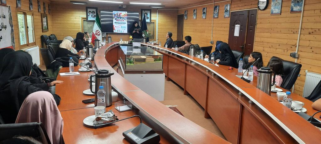 «مهمانی لاله‌ها» در نشست انجمن شاعران نوجوان در تپه نورالشهدای گرگان