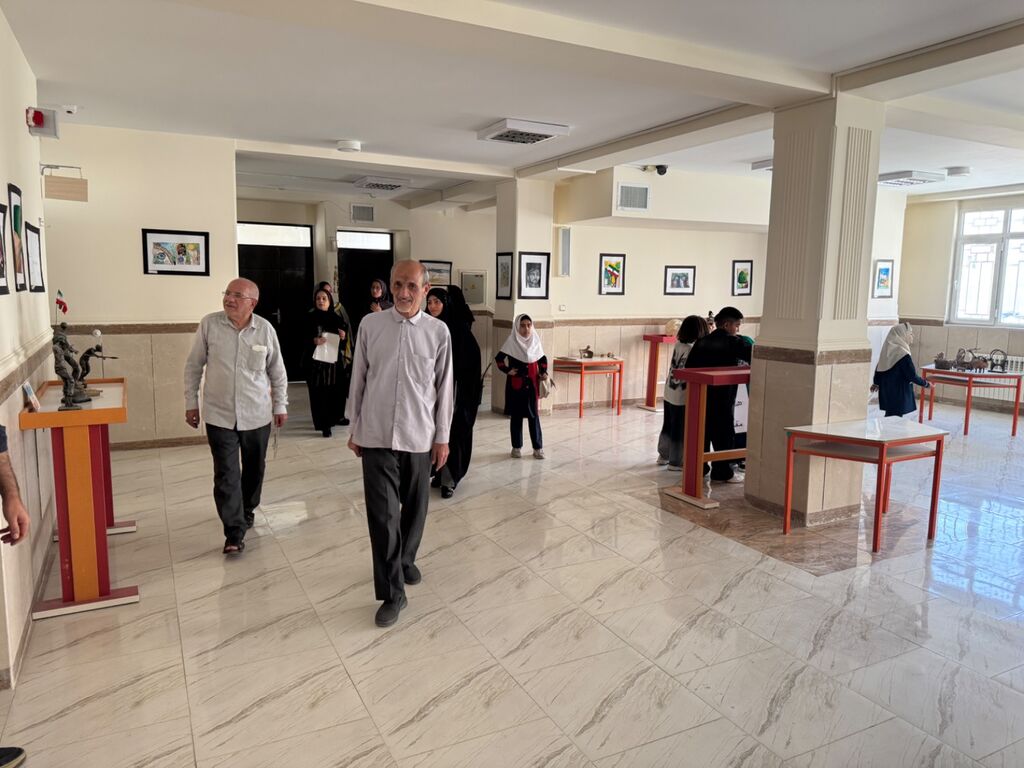 گشایش نمایشگاه هنرهای تجسمی مقاومت در مرکز شماره ۳ کانون اسلامآباد غرب
