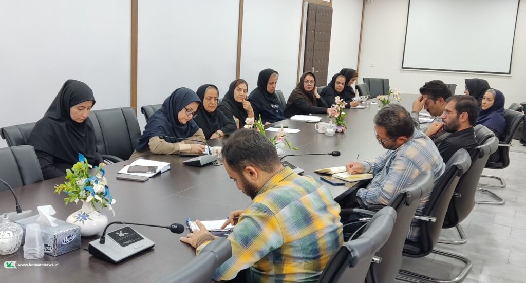 نشست جهاد تبیین دفاع مقدس و دستاوردهای آن در کانون کردستان برگزار شد