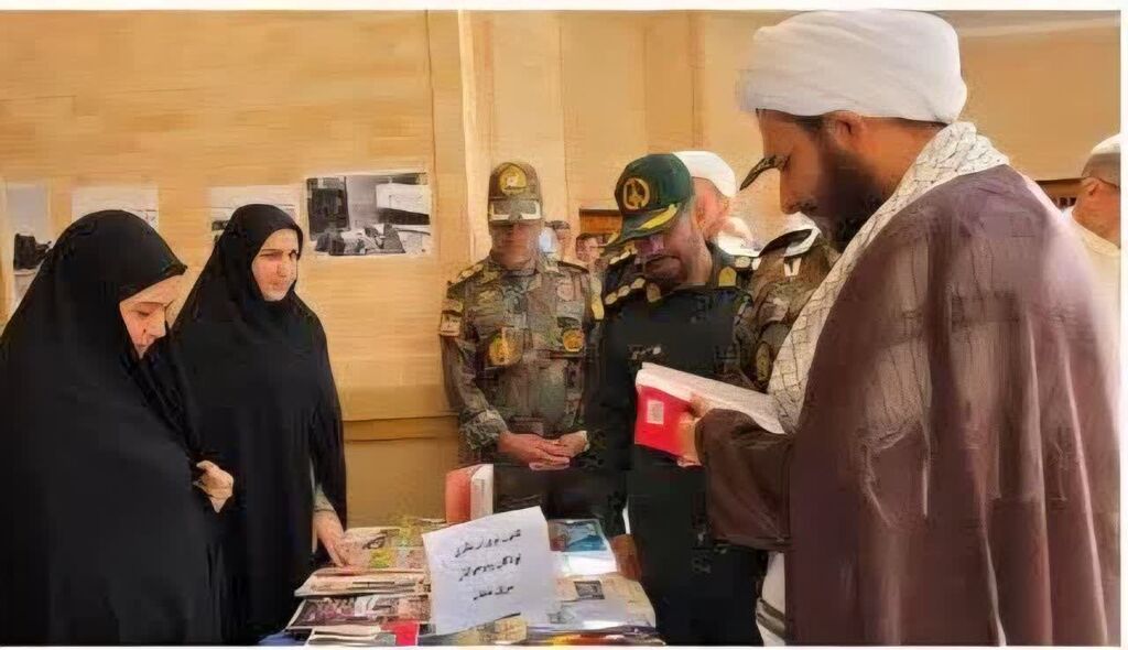 برپایی میز خدمت کانون و اهدای کتاب به نوجوانان در نماز جمعه سرپل ذهاب