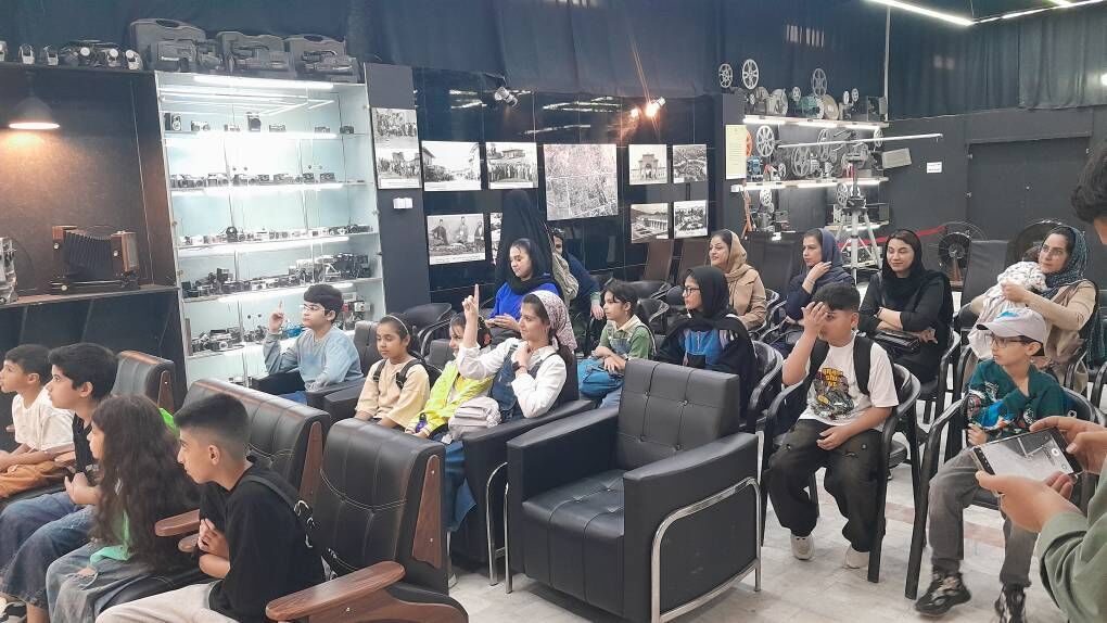 از دوربین‌های قاجاری تا آپارات؛ بازدید نوجوانان از موزه عکاسخانه‌ گرگان