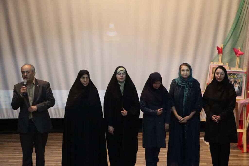 دانش‌آموزان با جشن «پروانه‌ها ستاره می‌شوند» به پیشواز مدرسه رفتند