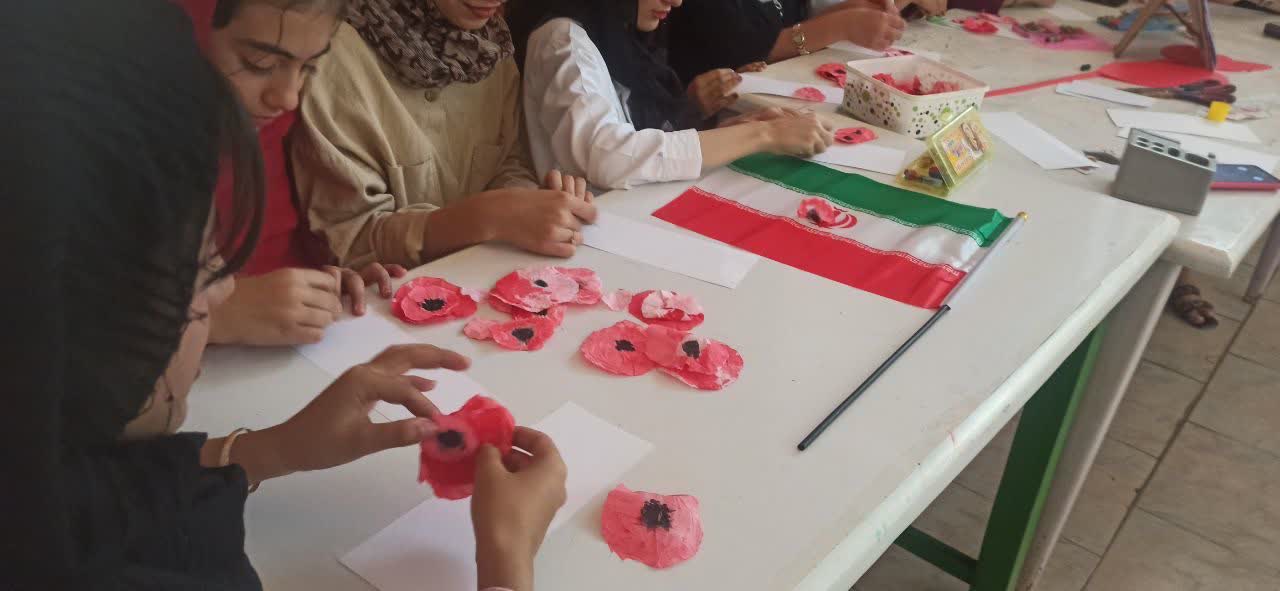 خلق کارت‌پستال و دل‌نوشته‌هایی در ستایش ایثار در کانون سردشت