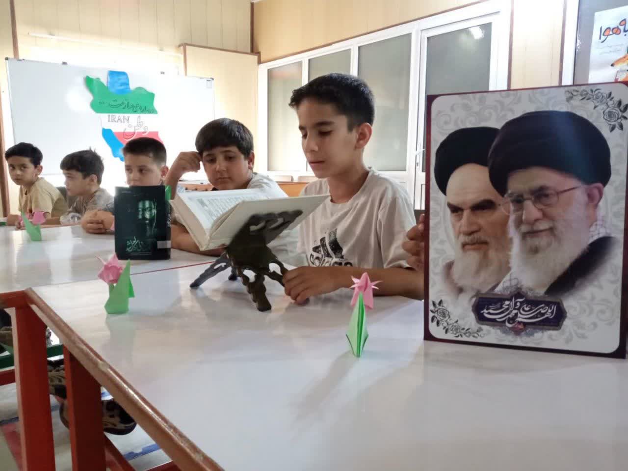 محفل قرآنی اعضای پسر به یاد رهبر شهید در کانون شهرستان نقده