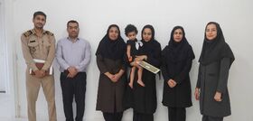 دلجویی کارشناسان کانون پرورش فکری هرمزگان از خانواده شهید سعید قشقایی‌زاده در هفته دفاع مقدس