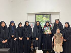 دیدار صمیمانه دختران نوجوان کانون پارسیان با مادر شهید «طیب قاسم‌پور»؛ روایت امید و ارزش‌ها