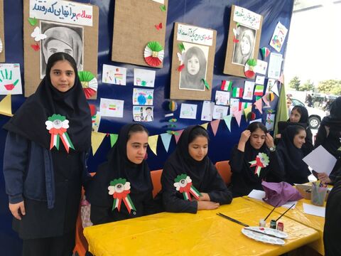 در راستای ترویج فرهنگ ایثار و مقاومت و با شعار «لبیک یا خامنه‌ای»، ویژه‌برنامه‌های متعددی در مراکز کانون آذربایجان شرقی در حال اجرا است.