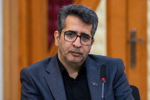 مجتبی دانشور ، سرپرست اداره کل روابط عمومی در نشست خبری هفته ملی کودک ۱۴۰۵