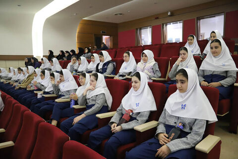 گزارش تصویری | بازدید مدیرکل، معاونان و کارشناسان کانون استان اردبیل از نمایشگاه عملیات رمضان