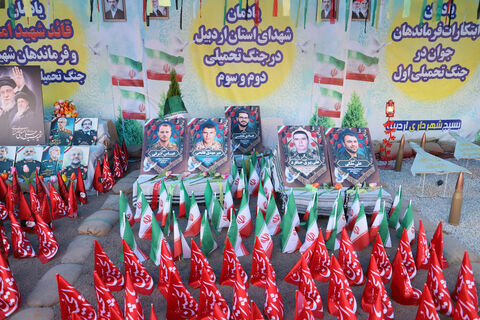 گزارش تصویری | بازدید مدیرکل، معاونان و کارشناسان کانون استان اردبیل از نمایشگاه عملیات رمضان