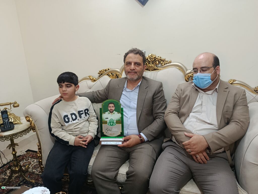 دیدار مدیرکل کانون استان مرکزی با خانواده شهید رضا علی‌بیگی