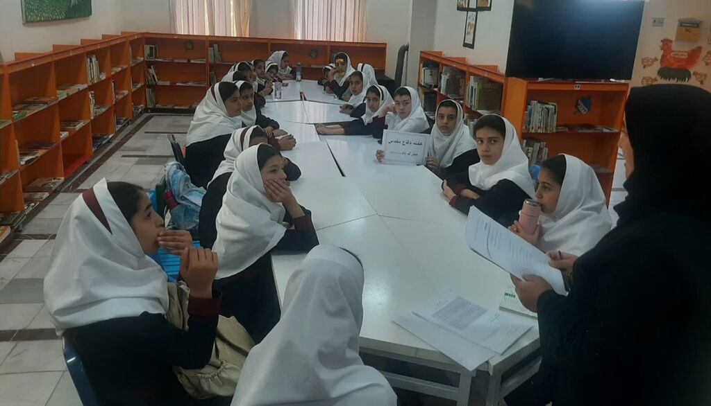 برگزاری برنامههای فرهنگی هفته دفاع مقدس با حضور دانشآموزان در کانون نودشه