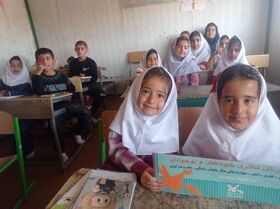 پیک امید کانون در مدرسه کانتینری روستای سراب دوکل دهگلان