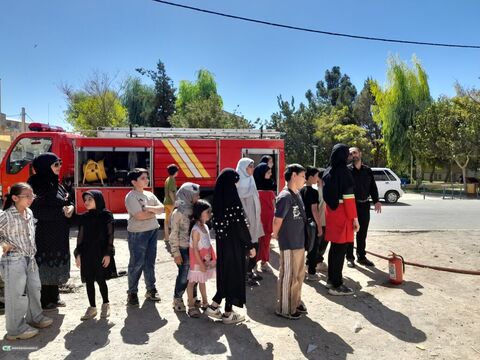 آتش نشان‌ها مهمان مرمز فرهنگی هنری شماره ۳ کانون استان قم شدند