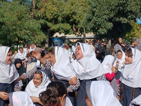 کرمانشاه.  تماشاخانه سیار در پارک بسیج