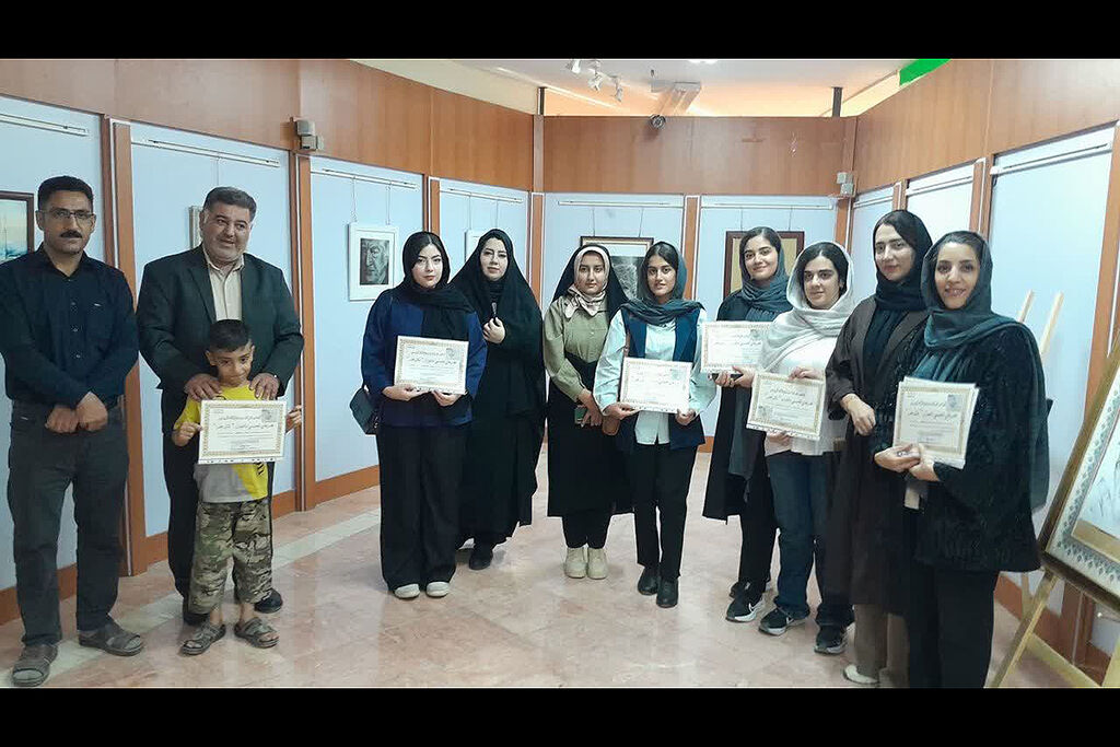 بازخوانی ایثار و رشادت شهدا در مراکز کانون استان