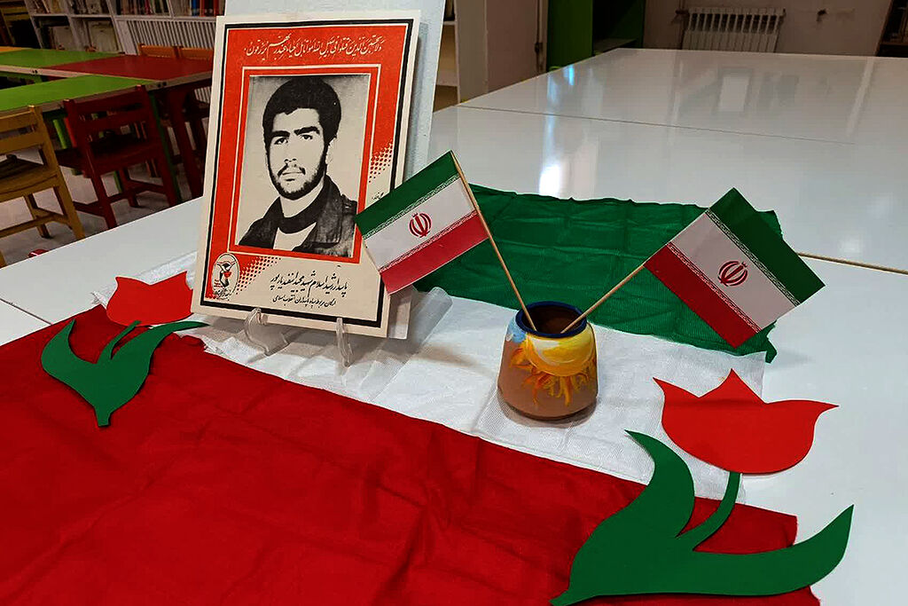 بازخوانی ایثار و رشادت شهدا در مراکز کانون استان
