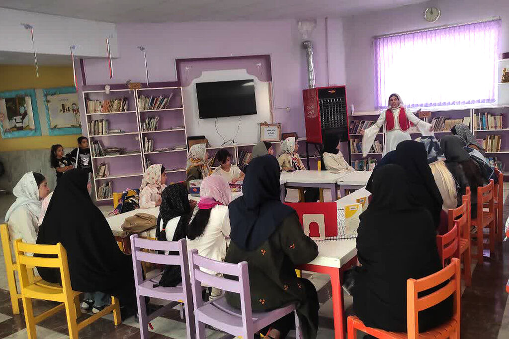 بازخوانی ایثار و رشادت شهدا در مراکز کانون استان