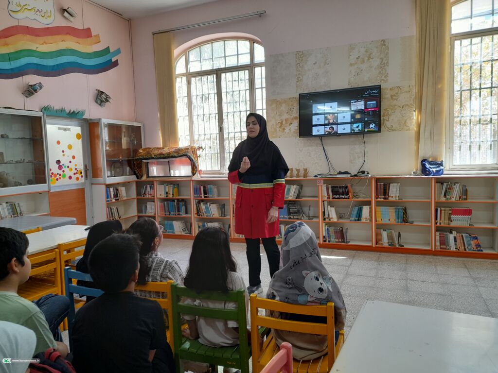 آتش نشانها مهمان مرمز فرهنگی هنری شماره ۳ کانون استان قم شدند
