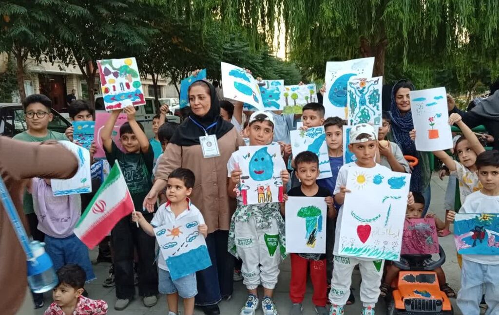 کارگاه نقاشی «کودکان قهرمانان آب» در گلستانک برگزار شد