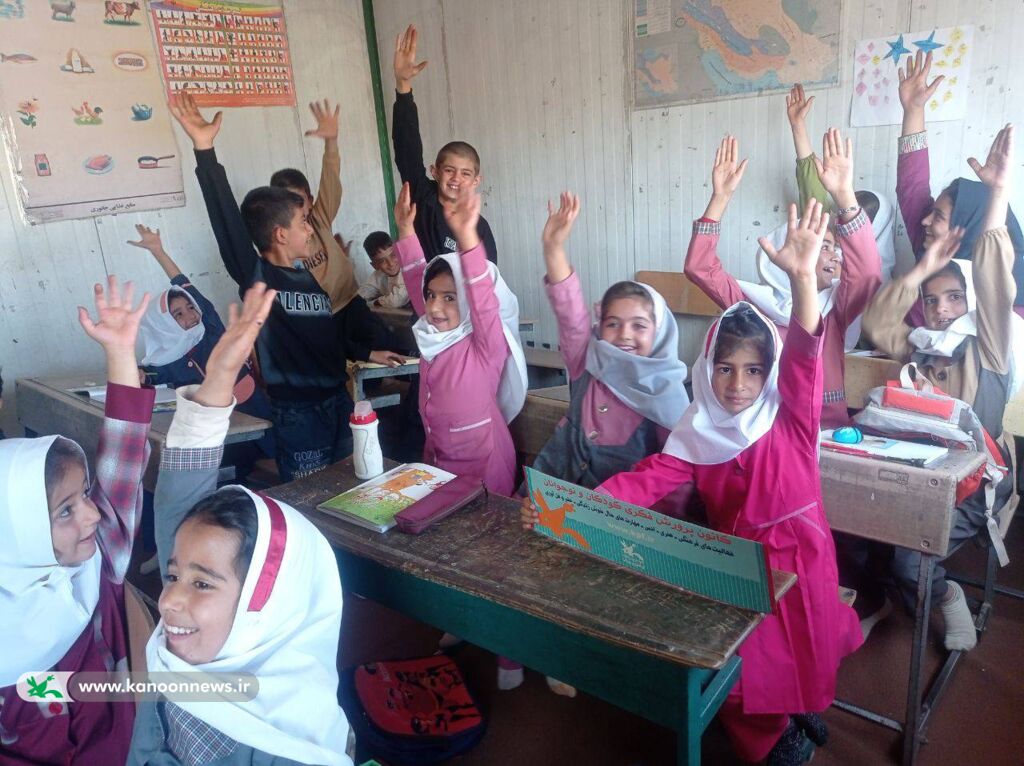 پیک امید کانون در مدرسه کانتینری روستای سراب دوکل دهگلان