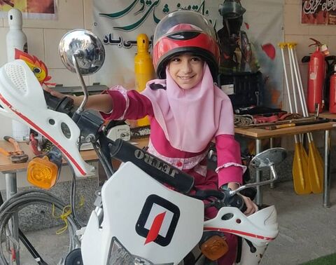 آیین تجلیل از آتش‌نشانان قهرمان در مراکز باغبادران و نایین برگزار شد