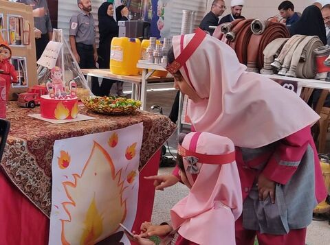 آیین تجلیل از آتش‌نشانان قهرمان در مراکز باغبادران و نایین برگزار شد
