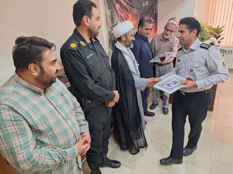 آیین تجلیل از آتش‌نشانان قهرمان در مراکز باغبادران و نایین برگزار شد
