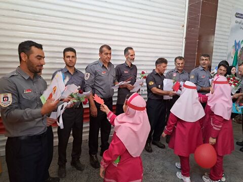 آیین تجلیل از آتش‌نشانان قهرمان در مراکز باغبادران و نایین برگزار شد