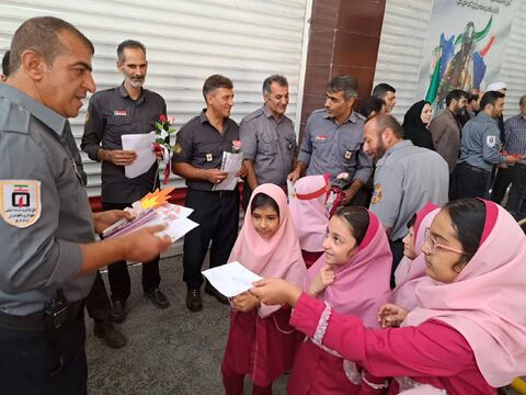 آیین تجلیل از آتش‌نشانان قهرمان در مراکز باغبادران و نایین برگزار شد
