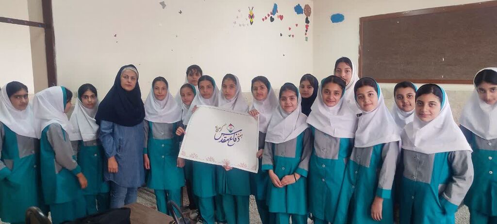 مرکز شماره ۱۴ کانون کرمانشاه گرامیداشت هفته دفاع مقدس را در مدرسه برگزار کرد