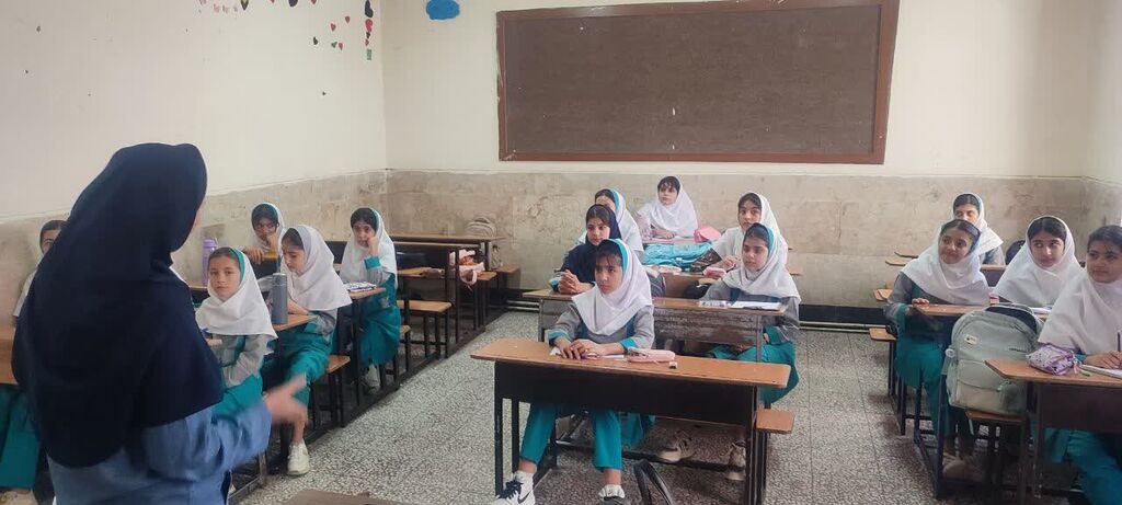 مرکز شماره ۱۴ کانون کرمانشاه گرامیداشت هفته دفاع مقدس را در مدرسه برگزار کرد