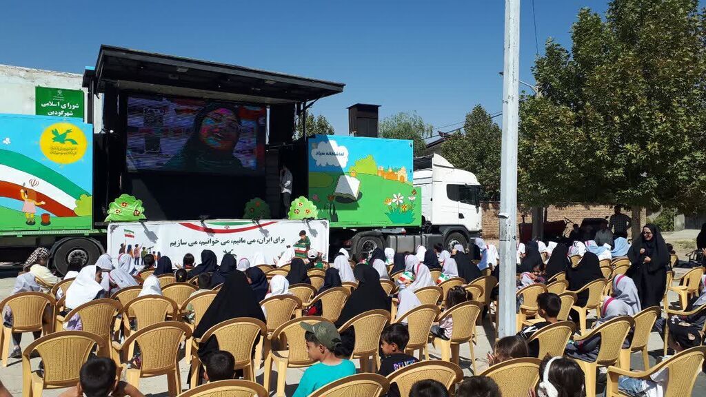 تماشاخانه‌ سیار کانون به کرمانشاه سفر کرد
