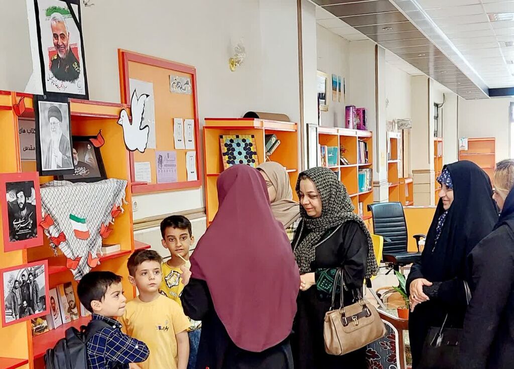 برپایی نمایشگاه کتاب‌های دفاع مقدسی در مرکز شماره ۴ کانون کرمانشاه