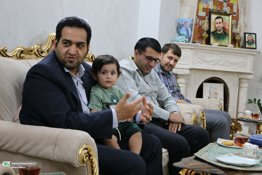 تجدید میثاق مدیرکل کانون سمنان با آرمان‌های شهدا در دیدار با خانواده شهید ابوالفضل شهباز