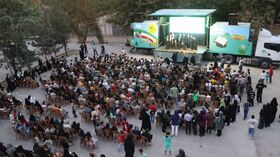 وقتی صحنه به میان مردم آمد؛ باغبادران میزبان تماشاخانه سیار کانون شد