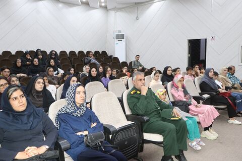 گزارش تصویری عصر شعر«شقایق‌ها هم کودک بودند»؛ روایت شاعرانه کودکان جنگ در قاب ادبیات پایداری