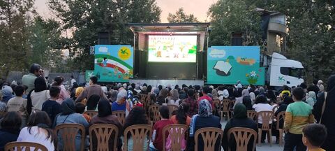 وقتی صحنه به میان مردم آمد؛ باغبادران میزبان تماشاخانه سیار کانون شد