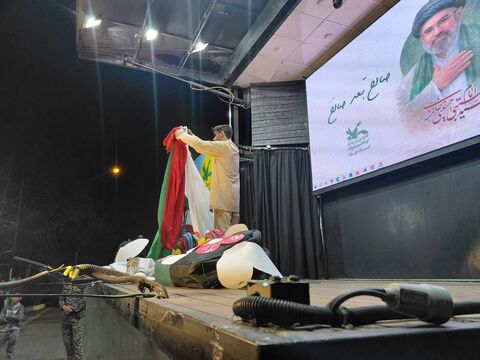 تماشاخانه سیار کانون شهر چرمهین را غرق در شور و نشاط کرد