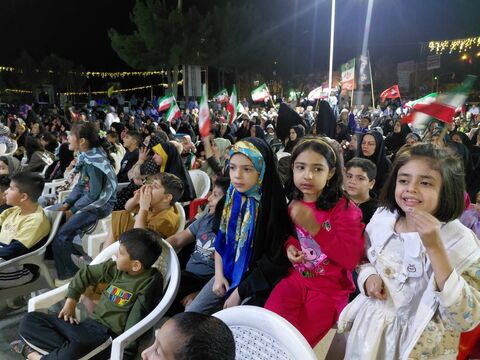 تماشاخانه سیار کانون شهر چرمهین را غرق در شور و نشاط کرد
