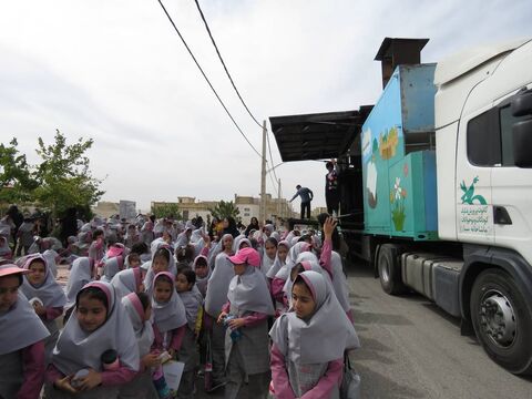 تماشاخانه سیار کانون در تیران؛ روایت امید و نشاط در قاب هنر برای کودکان و نوجوانان