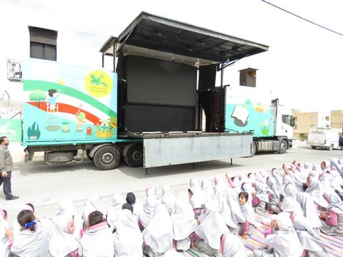تماشاخانه سیار کانون در تیران؛ روایت امید و نشاط در قاب هنر برای کودکان و نوجوانان