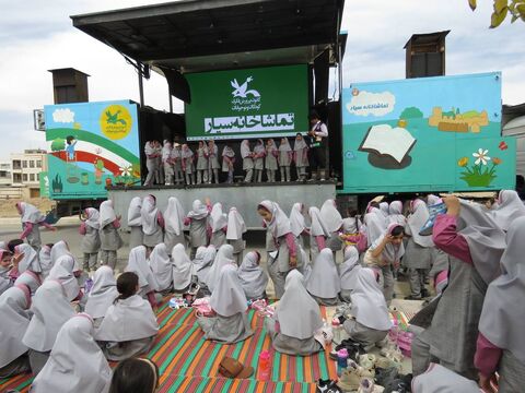 تماشاخانه سیار کانون در تیران؛ روایت امید و نشاط در قاب هنر برای کودکان و نوجوانان