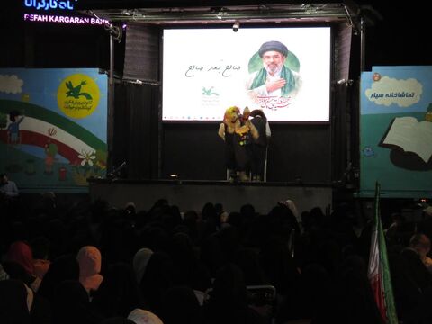 اجرای شبانه تماشاخانه سیار کانون در چادگان؛ روایت شادابی در قاب هنر برای کودکان و نوجوانان