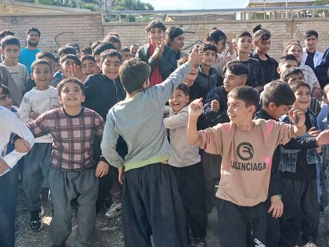 کرمانشاه.  تماشاخانه سیار.  روستای چم‌زرشک