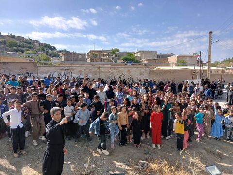 کرمانشاه.  تماشاخانه سیار.  روستای چم‌زرشک