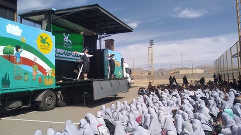 عسگران در قاب تماشاخانه سیار کانون؛ وقتی نمایش، قصه نشاط و فرهنگ را روایت کرد