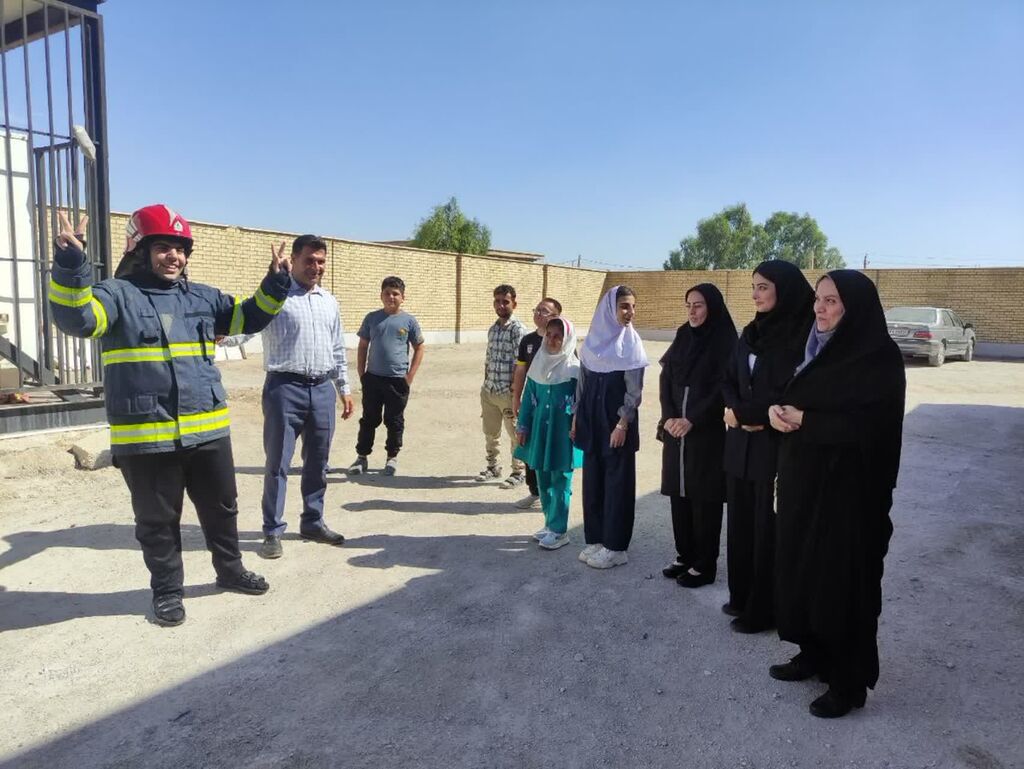 حضور اعضا و مربیان کانون قصرشیرین در ایستگاه آتش‌نشانی