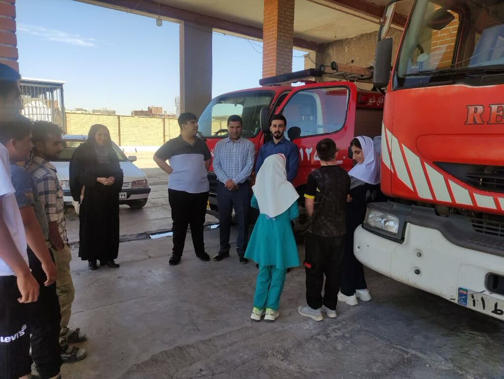 حضور اعضا و مربیان کانون قصرشیرین در ایستگاه آتش‌نشانی