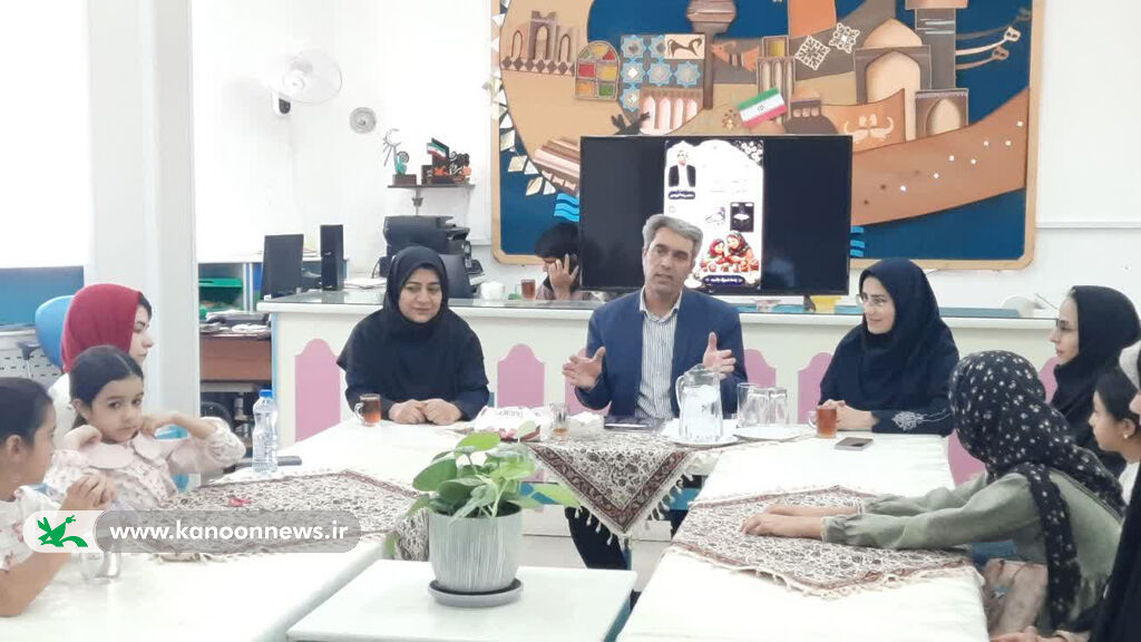 پویش ملی فصل تابستان«۴ کتاب ۴ فصل» برای خانواده‌ها در یزد برگزار شد